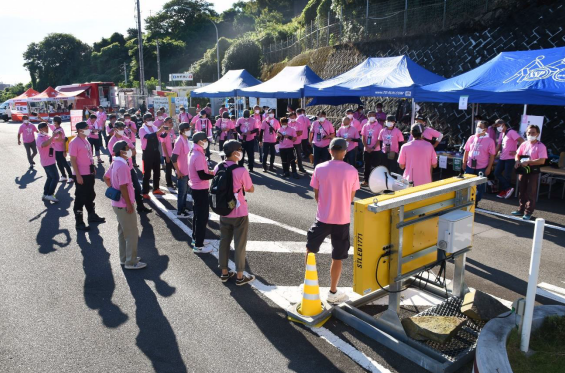 早朝からボランティアスタッフが集合