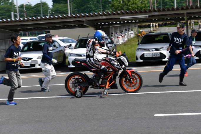 右足首関節機能障がいを持つ竹内さん、ご自身も簡単にバイクに乗れると思っていたようですが少々苦戦。「次回はもっとうまく操作できるようにしたい」とコメントしてくれました。