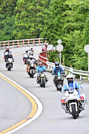 小田原警察署の交通機動隊に ご協力いただきました