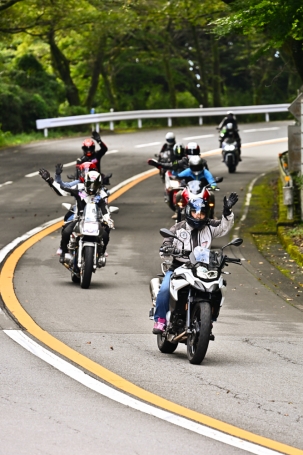 健常者とまるで変わらない ライディングをするパラモトライダー達