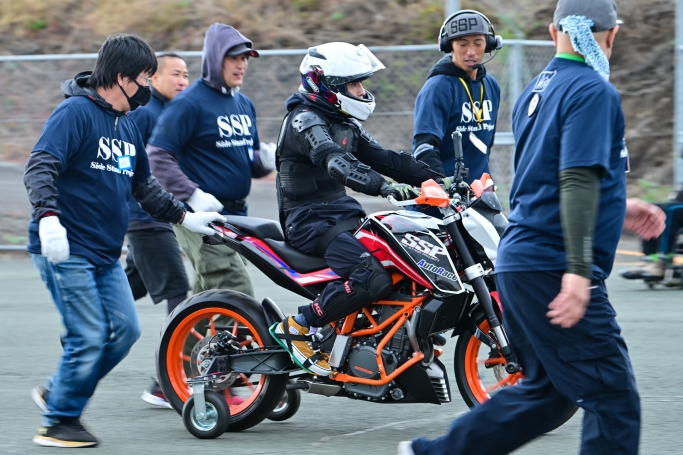 気温が急降下し、真冬並みの気温でもパラモトライダーを全力サポート